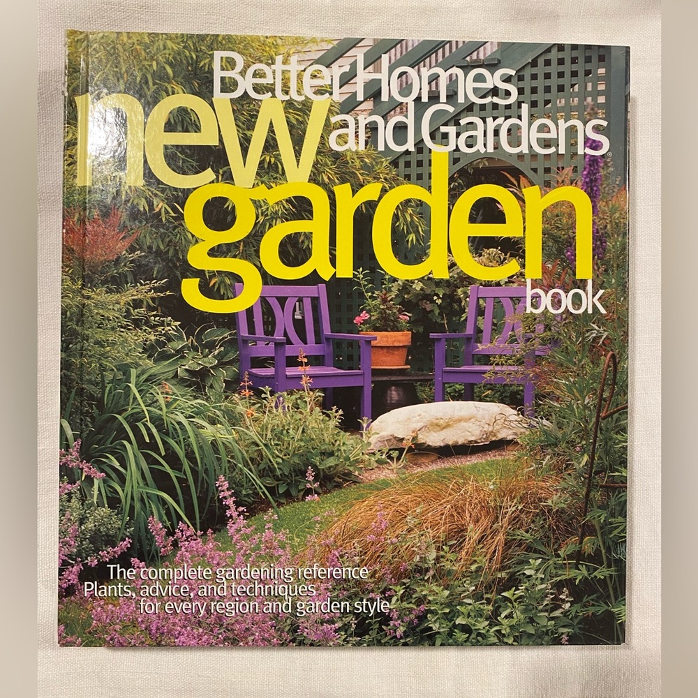 Better Homes and Garden boo k– New Garden book-2005 /coffee table book gardening